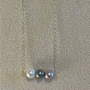 Elegant Pearl Necklace with Gold Chain